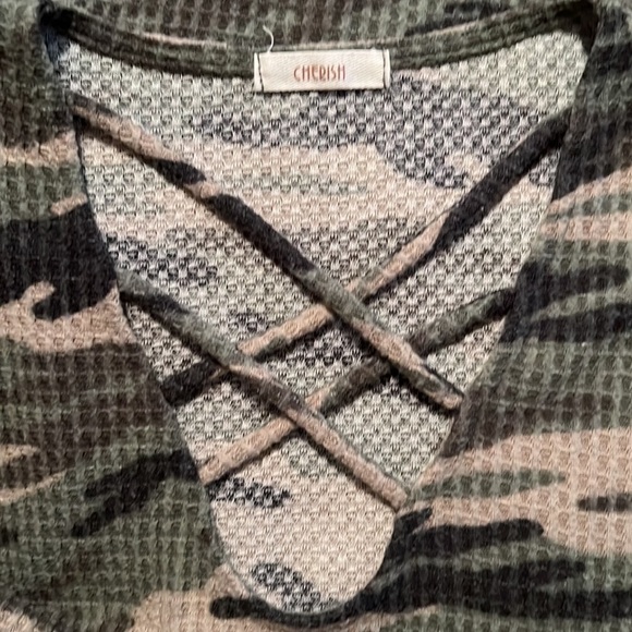 🛍️Camo v neck waffle top long sleeves - Picture 4 of 6